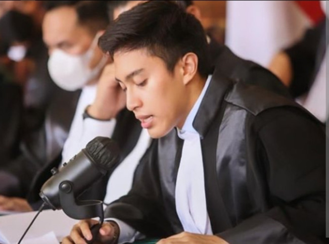 Sangun Ragahdo anak artis lawas Yayuk Suseno yang bikin netizen salah fokus. [Instagram]